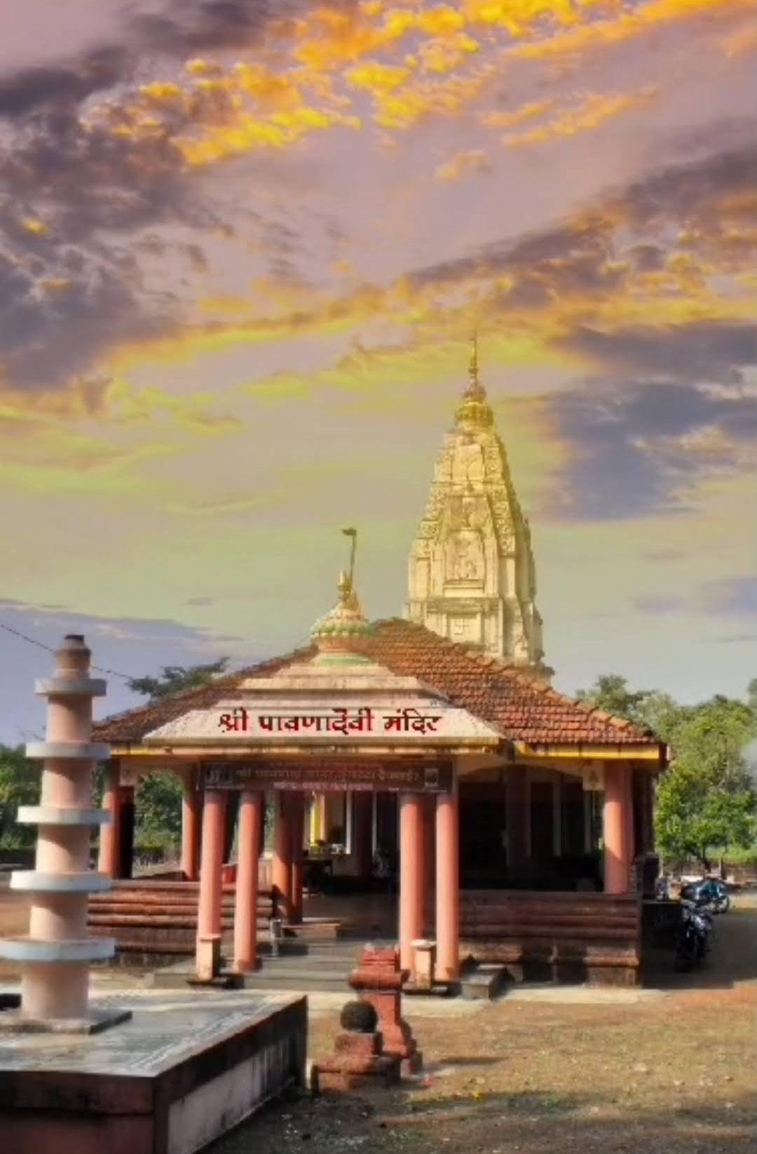 श्री पावणादेवीच्या आशीर्वादाने प्रगतिपथावर वाटचाल करणारे हुंबरट गाव हे संस्कृती, निसर्ग आणि विकास यांचा सुंदर संगम आहे.